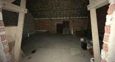 Secteur Gramat, maison avec dépendances et beau potentiel d’aménagement.