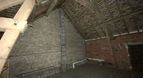 Secteur Gramat, maison avec dépendances et beau potentiel d’aménagement.