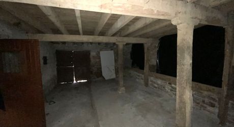 Secteur Gramat, maison avec dépendances et beau potentiel d’aménagement.