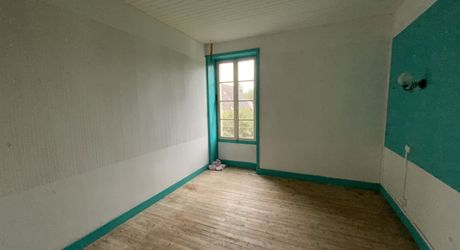 Secteur Gramat, maison avec dépendances et beau potentiel d’aménagement.