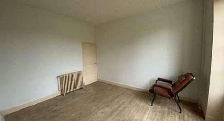 Secteur Gramat, maison avec dépendances et beau potentiel d’aménagement.