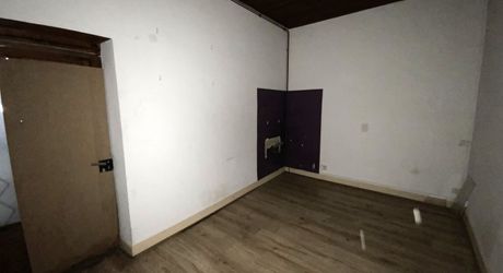 Secteur Gramat, maison avec dépendances et beau potentiel d’aménagement.