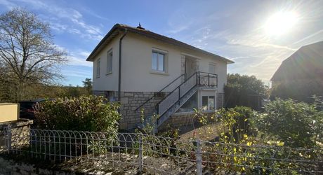 Gramat proche centre-ville, maison 3 chambres, jardin , sous sol complet, 