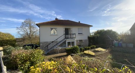 Gramat proche centre-ville, maison 3 chambres, jardin , sous sol complet, 