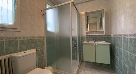 Secteur Gramat, maison familiale avec jardinet, maisonnette attenante à rénover