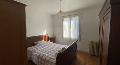 Secteur Gramat, maison familiale avec jardinet, maisonnette attenante à rénover