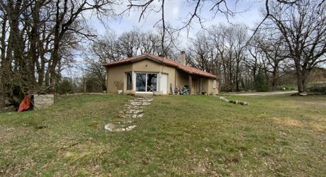 Single-storey house measuring 124m², flat land on the Causse plateau.