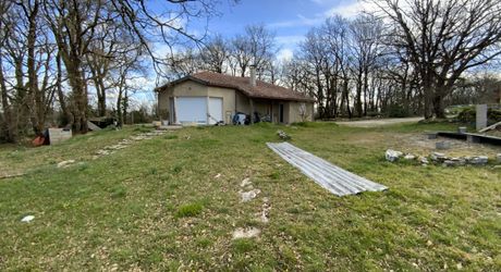 Single-storey house measuring 124m², flat land on the Causse plateau.