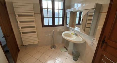 A vendre, secteur Gramat, maison 3 chambres, garage.