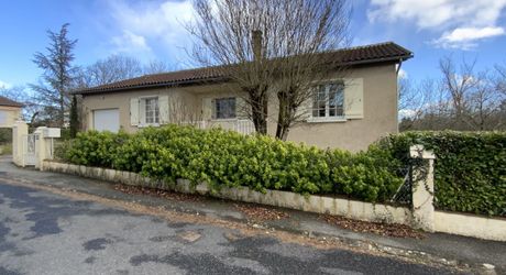 A vendre, secteur Gramat, maison 3 chambres, garage.