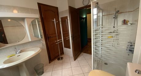 A vendre, secteur Gramat, maison 3 chambres, garage.