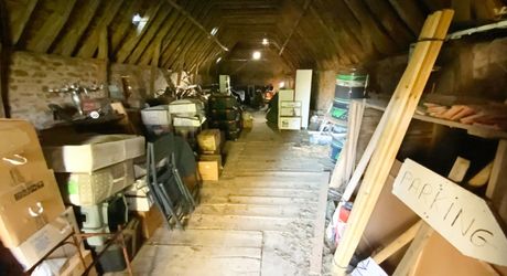 Secteur Gramat, à vendre corps de ferme en pierre  avec dépendances, 3 chambres, 5582m² de terrain.