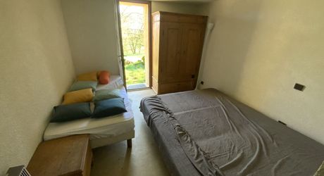 Secteur Gramat, à vendre corps de ferme en pierre  avec dépendances, 3 chambres, 5582m² de terrain.