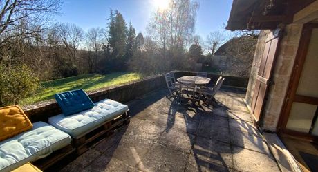 Secteur Gramat, à vendre corps de ferme en pierre  avec dépendances, 3 chambres, 5582m² de terrain.