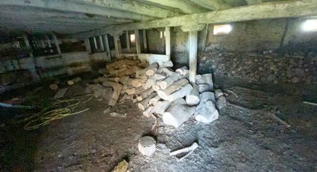 Secteur Gramat, à vendre corps de ferme en pierre  avec dépendances, 3 chambres, 5582m² de terrain.