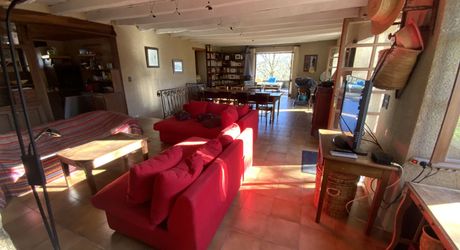 Secteur Gramat, à vendre corps de ferme en pierre  avec dépendances, 3 chambres, 5582m² de terrain.