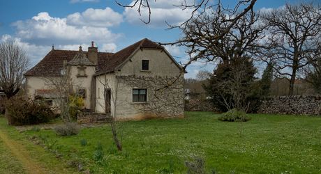 Secteur Livernon – Maison 4 chambres, dépendance et terrain arboré.