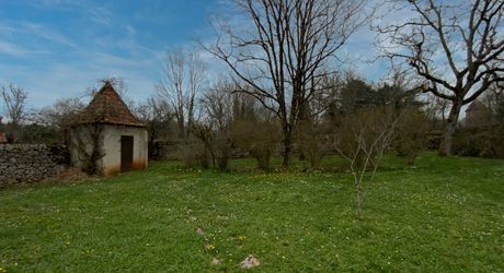 Secteur Livernon – Maison 4 chambres, dépendance et terrain arboré.