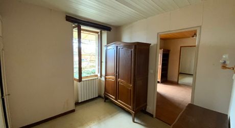 Secteur Livernon – Maison 4 chambres, dépendance et terrain arboré.