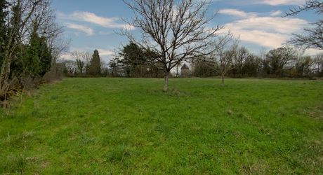 Secteur Livernon – Maison 4 chambres, dépendance et terrain arboré.