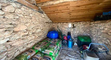 In the Livernon area, in a peaceful setting, a charming period house with outbuildings and a swimming pool.