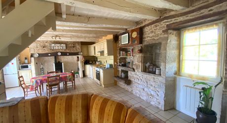 In the Livernon area, in a peaceful setting, a charming period house with outbuildings and a swimming pool.