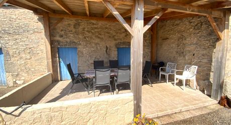 In the Livernon area, in a peaceful setting, a charming period house with outbuildings and a swimming pool.