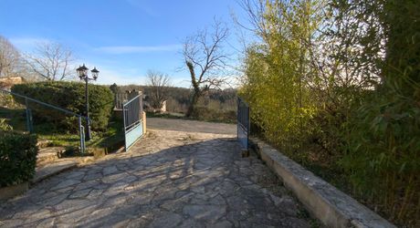 Proche toutes commodités, maison familiale et chaleureuse , 4 chambres – Quartier paisible et résidentiel.