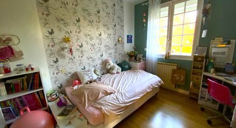 Proche toutes commodités, maison familiale et chaleureuse , 4 chambres – Quartier paisible et résidentiel.