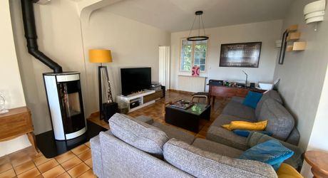 Proche toutes commodités, maison familiale et chaleureuse , 4 chambres – Quartier paisible et résidentiel.
