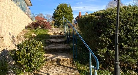 Proche toutes commodités, maison familiale et chaleureuse , 4 chambres – Quartier paisible et résidentiel.