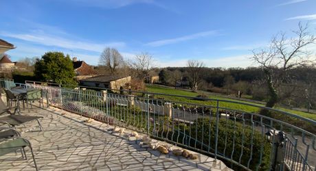 Proche toutes commodités, maison familiale et chaleureuse , 4 chambres – Quartier paisible et résidentiel.