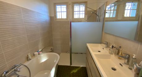 Proche toutes commodités, maison familiale et chaleureuse , 4 chambres – Quartier paisible et résidentiel.