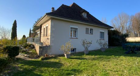 Proche toutes commodités, maison familiale et chaleureuse , 4 chambres – Quartier paisible et résidentiel.