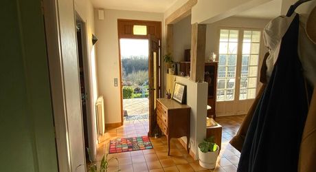 Proche toutes commodités, maison familiale et chaleureuse , 4 chambres – Quartier paisible et résidentiel.