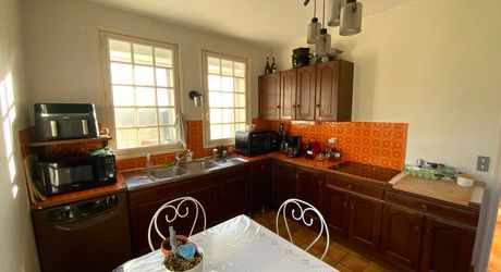 Proche toutes commodités, maison familiale et chaleureuse , 4 chambres – Quartier paisible et résidentiel.