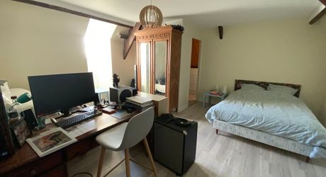 Proche toutes commodités, maison familiale et chaleureuse , 4 chambres – Quartier paisible et résidentiel.