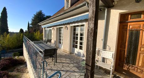 Proche toutes commodités, maison familiale et chaleureuse , 4 chambres – Quartier paisible et résidentiel.