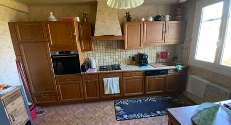  A vendre, maison T5 avec parc, garage et atelier à 5 min du centre ville de Gramat