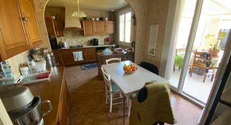  A vendre, maison T5 avec parc, garage et atelier à 5 min du centre ville de Gramat