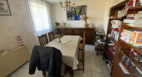  A vendre, maison T5 avec parc, garage et atelier à 5 min du centre ville de Gramat