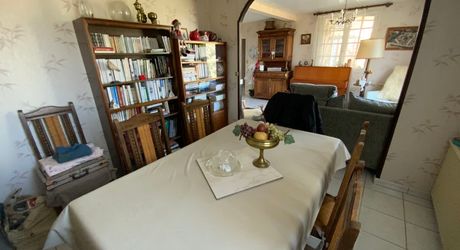  A vendre, maison T5 avec parc, garage et atelier à 5 min du centre ville de Gramat