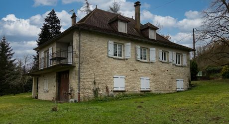 House of character T5 with potential for additional development large fenced and wooded land