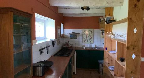 For sale, sector Coeur de Causse, real estate nestled in lush greenery, ideal for family project or potential tourist accommodation.