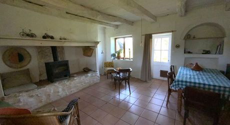 For sale, sector Coeur de Causse, real estate nestled in lush greenery, ideal for family project or potential tourist accommodation.