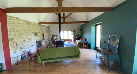 For sale, sector Coeur de Causse, real estate nestled in lush greenery, ideal for family project or potential tourist accommodation.