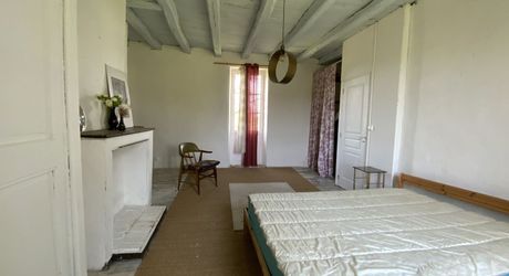 For sale, sector Coeur de Causse, real estate nestled in lush greenery, ideal for family project or potential tourist accommodation.