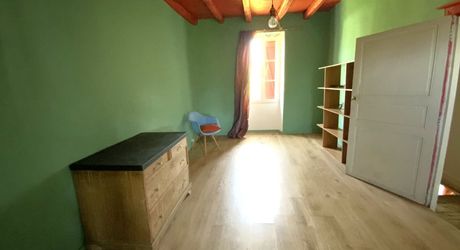 For sale, sector Coeur de Causse, real estate nestled in lush greenery, ideal for family project or potential tourist accommodation.