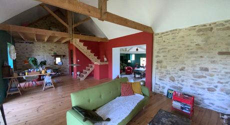 For sale, sector Coeur de Causse, real estate nestled in lush greenery, ideal for family project or potential tourist accommodation.