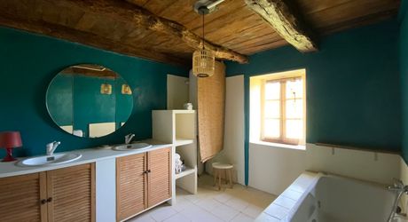 For sale, sector Coeur de Causse, real estate nestled in lush greenery, ideal for family project or potential tourist accommodation.